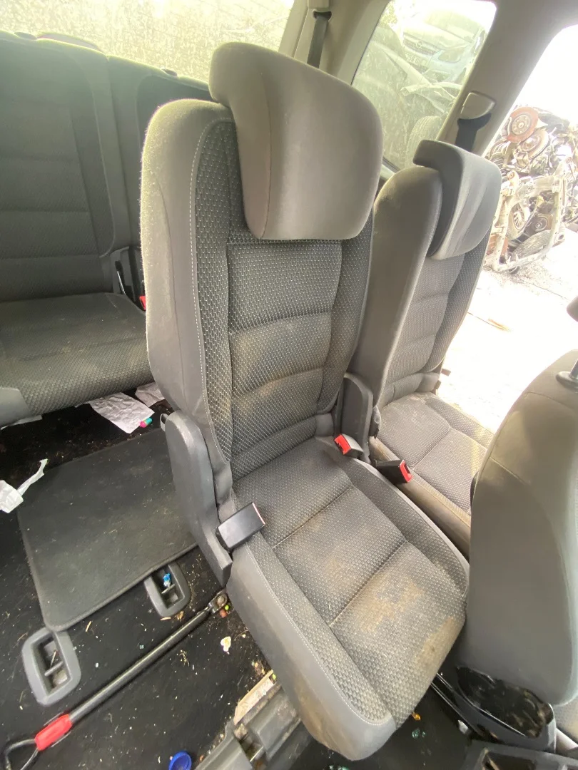 Foto de ASIENTO TRASERO MEDIO VOLKSWAGEN TOURAN (1T3) 1.6 TDI DPF (105 CV / 77 KW)
