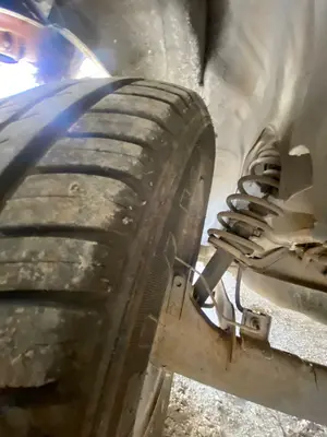 Foto de BRAZO SUSPENSION TRASERO IZQUIERDO NISSAN ALMERA (N15) 2.0 Diesel (75 CV / 55 KW)