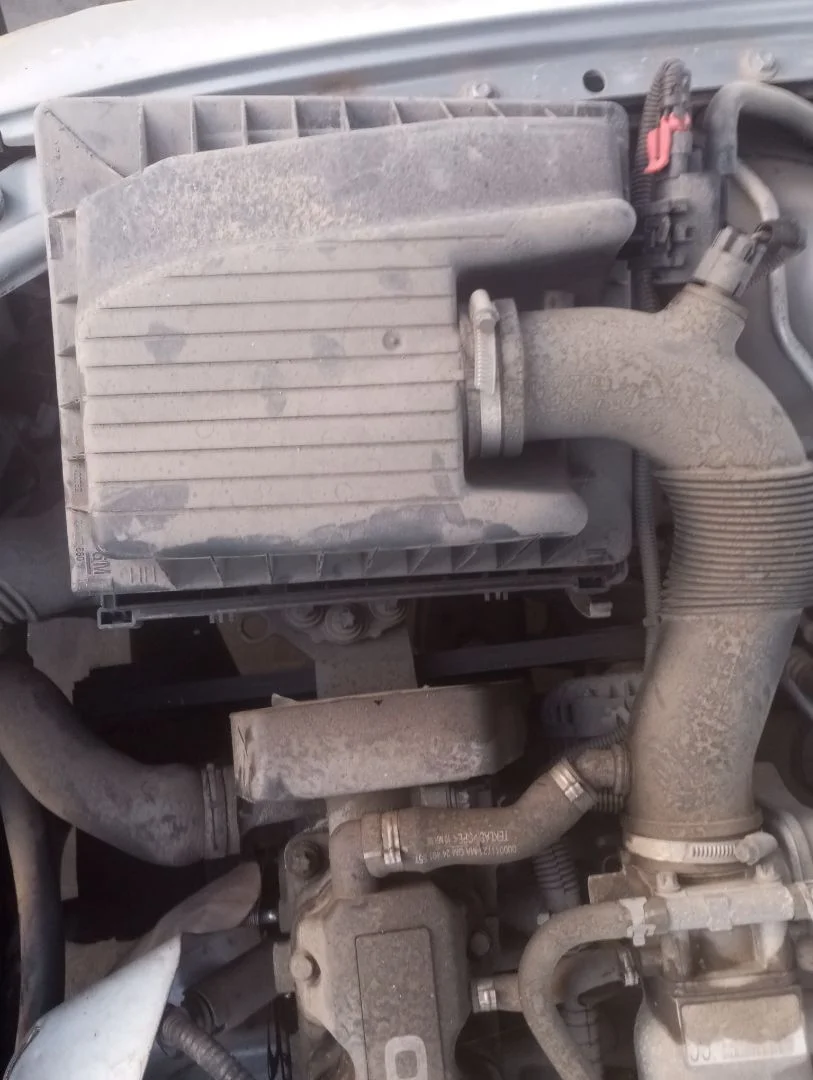 Foto de CAJA FILTRO AIRE OPEL ASTRA G BERLINA 1.6 CAT (Z 16 SE / L55) (84 CV / 62 KW) referencia 24402879