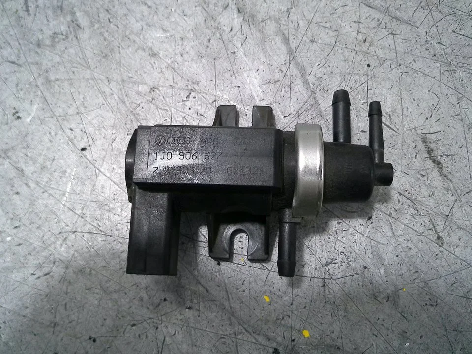 Foto de VALVULA AIRE ADICIONAL AUDI A3 (8L) 1.9 TDI (101 CV / 74 KW) referencia 1J0906627