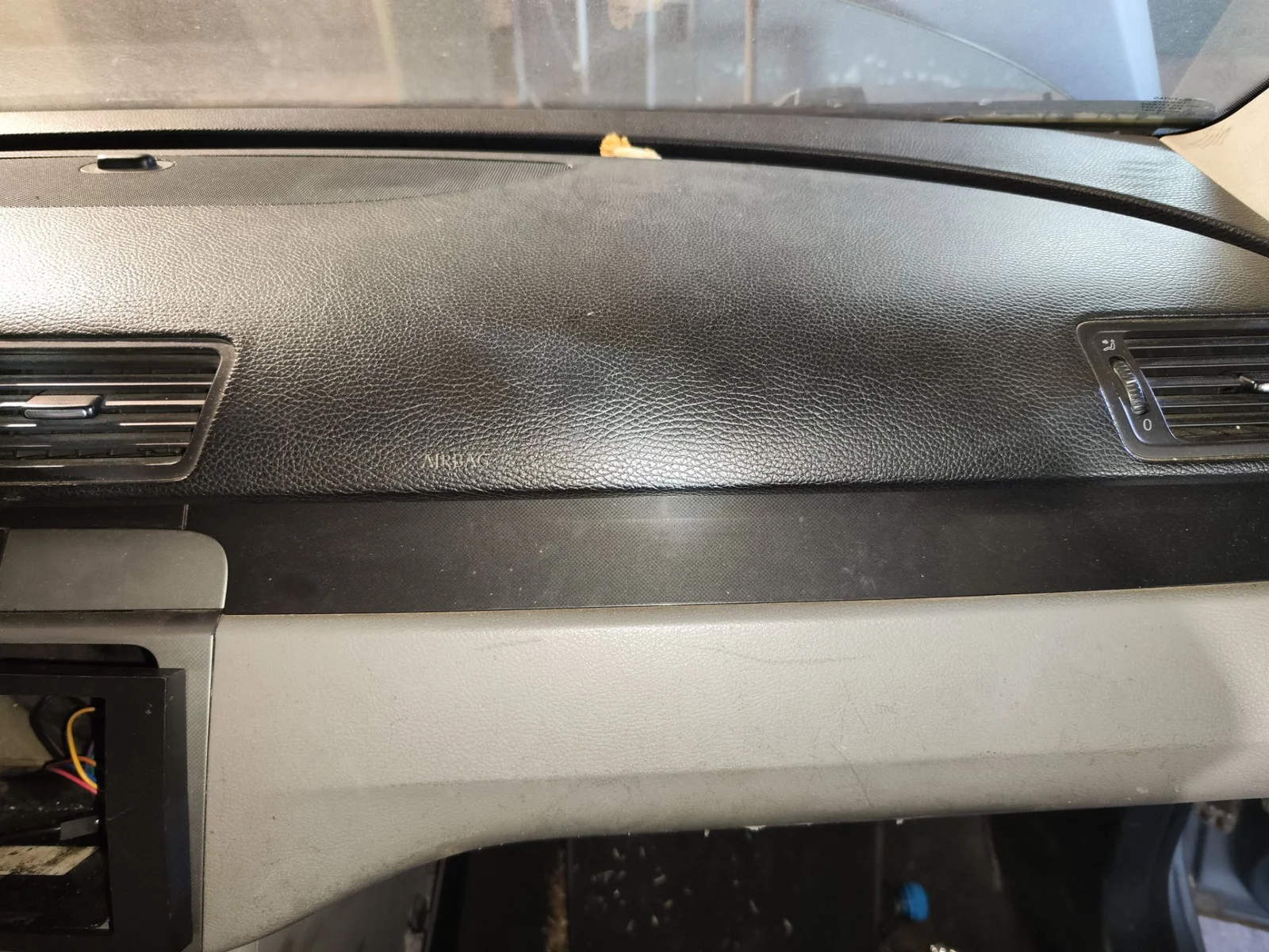 Foto de AIRBAG DELANTERO DERECHO VOLKSWAGEN PASSAT BERLINA (3C2) 2.0 TDI (140 CV / 103 KW) referencia 3C0880204H