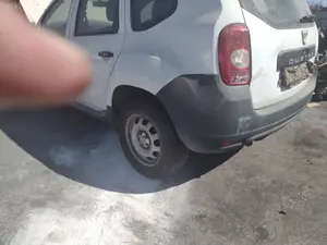 Foto de PARAGOLPES TRASERO DACIA DUSTER I 1.5 dCi Diesel CAT (86 CV / 63 KW) referencia 850220033R foto 3