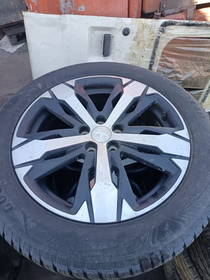 Foto de LLANTA DELANTERA PEUGEOT 3008 1.5 Blue-HDI FAP (131 CV / 96 KW)