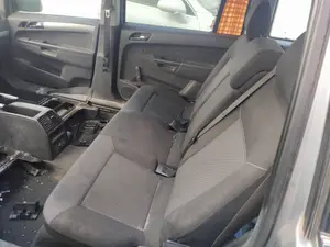 Foto de ENGANCHE CINTURON TRASERO DERECHO OPEL ZAFIRA B 1.7 16V CDTI (110 CV / 81 KW)