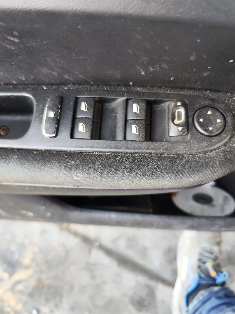Foto de MANDO ELEVALUNAS DELANTERO IZQUIERDO PEUGEOT 307 (S1)(04.2001) 1.6 16V CAT (109 CV / 80 KW)
