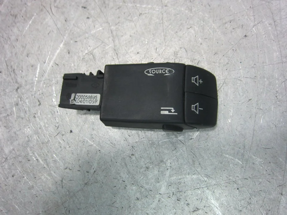Foto de MANDO MULTIFUNCION RENAULT CLIO II FASE II (B/CB0) 1.5 dCi Diesel (68 CV / 50 KW) referencia 8200058965