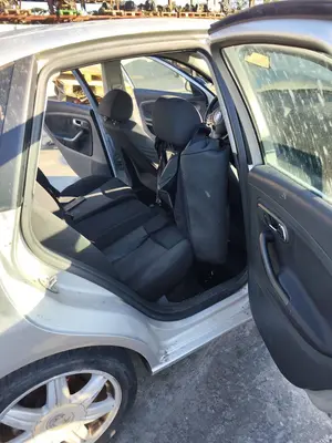 Foto de GOMAS CONTORNO PUERTA SEAT CORDOBA BERLINA (6L2) 1.9 TDI (131 CV / 96 KW)