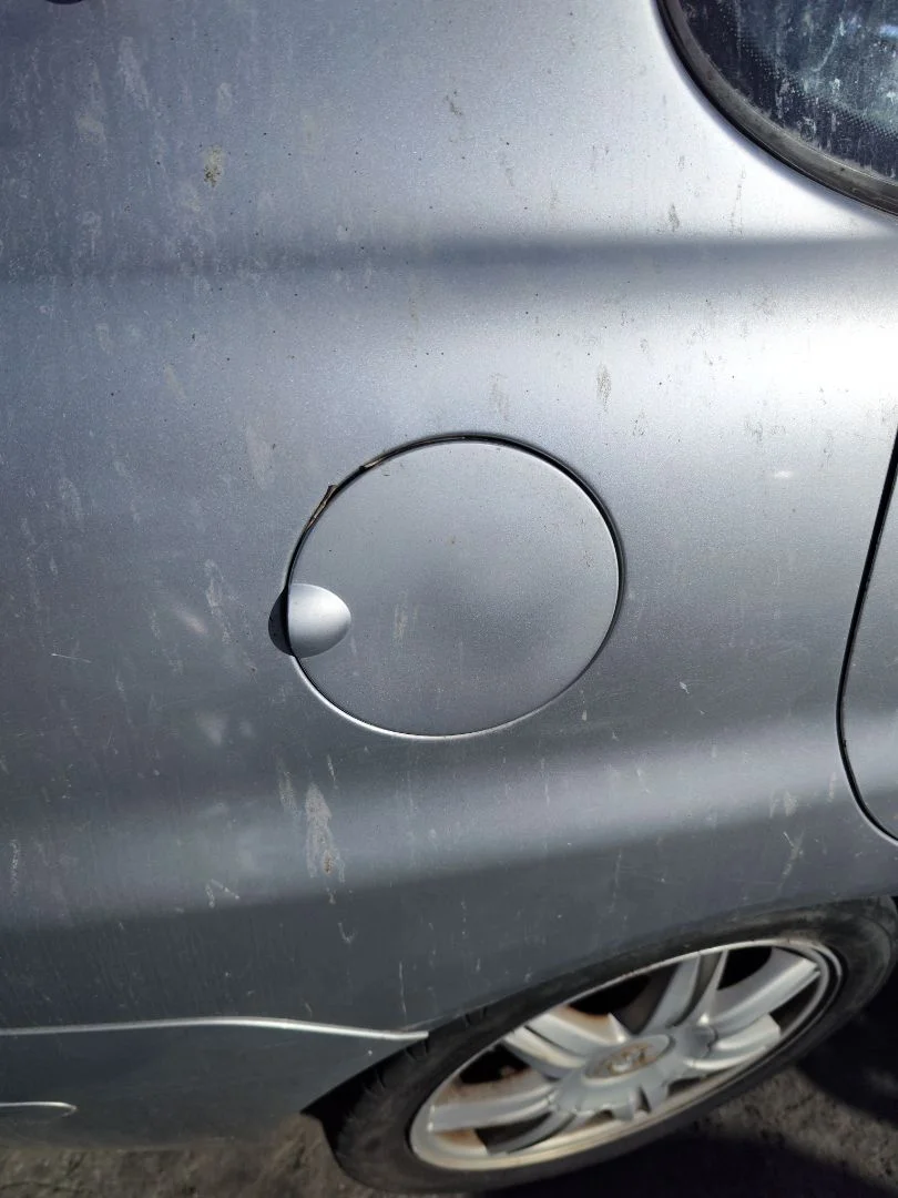 Foto de TAPA EXTERIOR COMBUSTIBLE SEAT CORDOBA BERLINA (6L2) 1.9 TDI (131 CV / 96 KW) referencia 6L5809905C FKZ