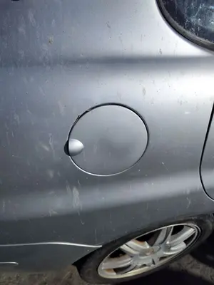 Foto de TAPA EXTERIOR COMBUSTIBLE SEAT CORDOBA BERLINA (6L2) 1.9 TDI (131 CV / 96 KW) referencia 6L5809905C FKZ