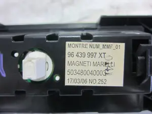 Foto de PANTALLA MULTIFUNCION CITROEN C3 1.4 HDi (68 CV / 50 KW) referencia 96439997XT foto 2