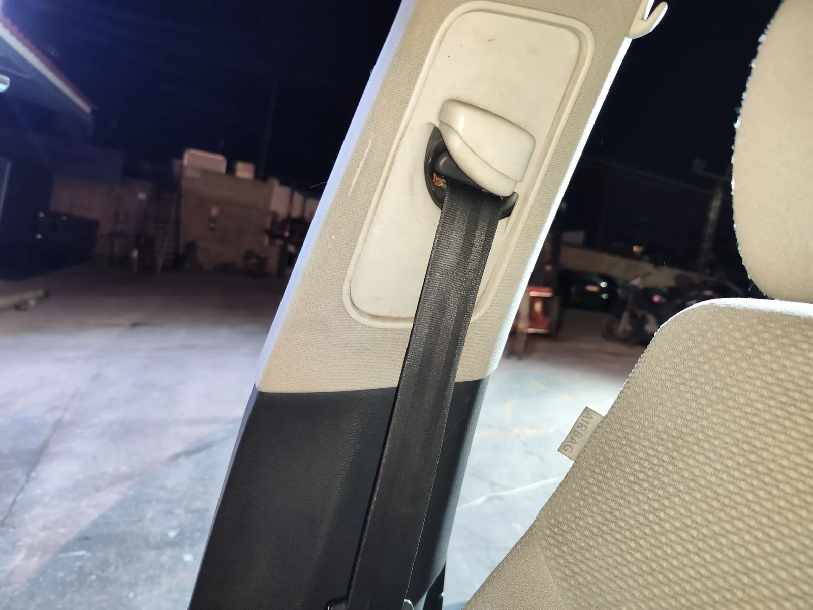Foto de CINTURON SEGURIDAD DELANTERO DERECHO VOLKSWAGEN PASSAT BERLINA (3C2) 2.0 TDI (140 CV / 103 KW) referencia 3C1857706R