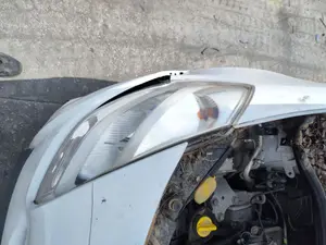 Foto de FARO DERECHO RENAULT CLIO III 1.2 16V (75 CV / 55 KW) foto 3