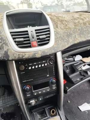 Foto de SISTEMA AUDIO / RADIO CD PEUGEOT 207 1.4 16V CAT (KFU / ET3J4) (88 CV / 65 KW) foto 2