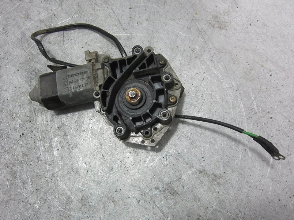 Foto de MOTOR ELEVALUNAS TRASERO IZQUIERDO MERCEDES-BENZ CLASE 124 (BM 124) BERLINA 3.0 CAT (180 CV / 132 KW) referencia 680187929000
