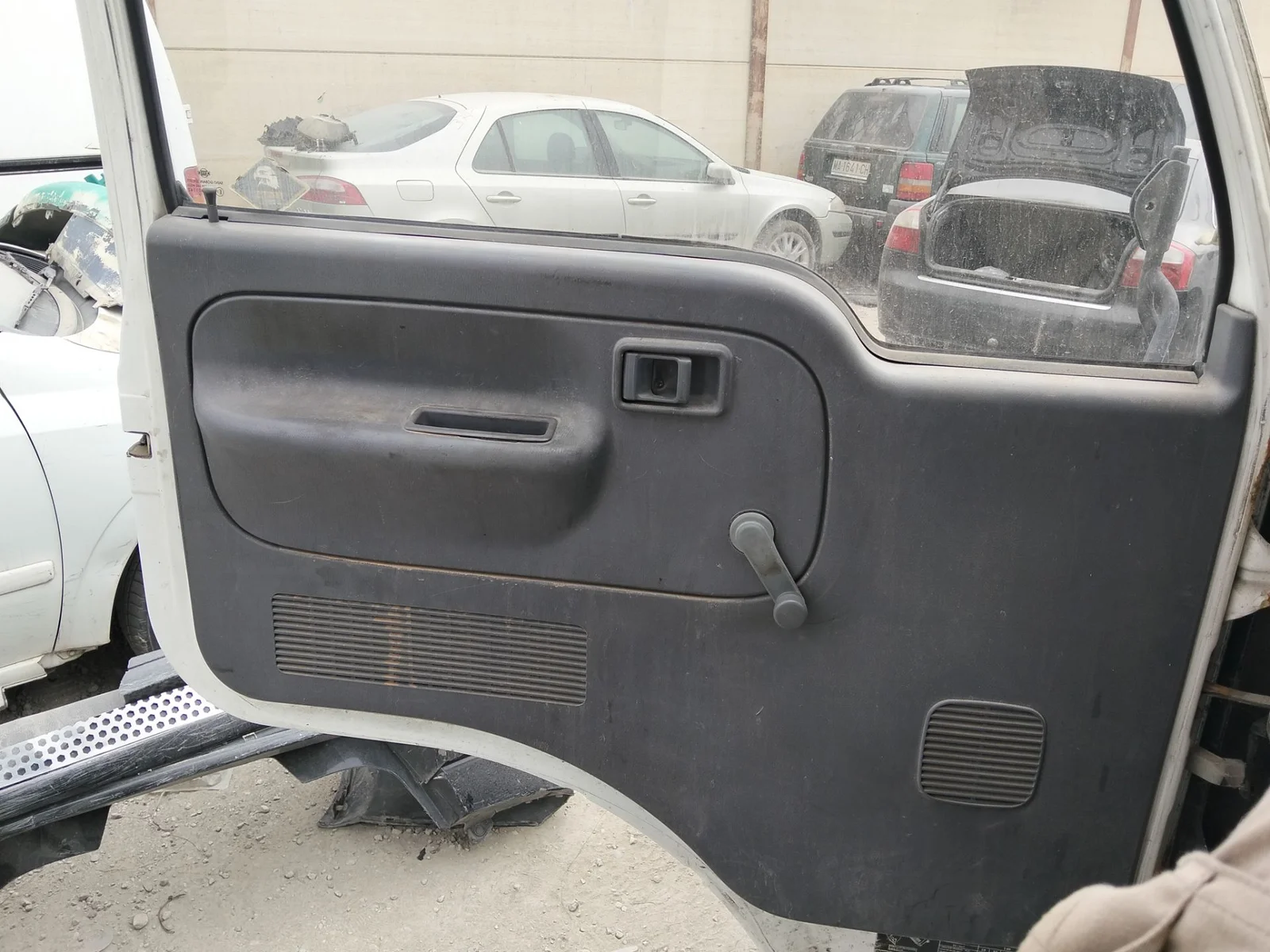 Foto de GUARNECIDO PUERTA DELANTERA IZQUIERDA NISSAN CABSTAR E 3.0 Diesel (120 CV / 88 KW)