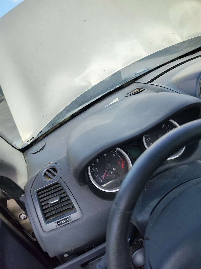 Foto de SALPICADERO RENAULT MEGANE II COUPE/CABRIO 1.5 dCi Diesel (106 CV / 78 KW) referencia 681002765R