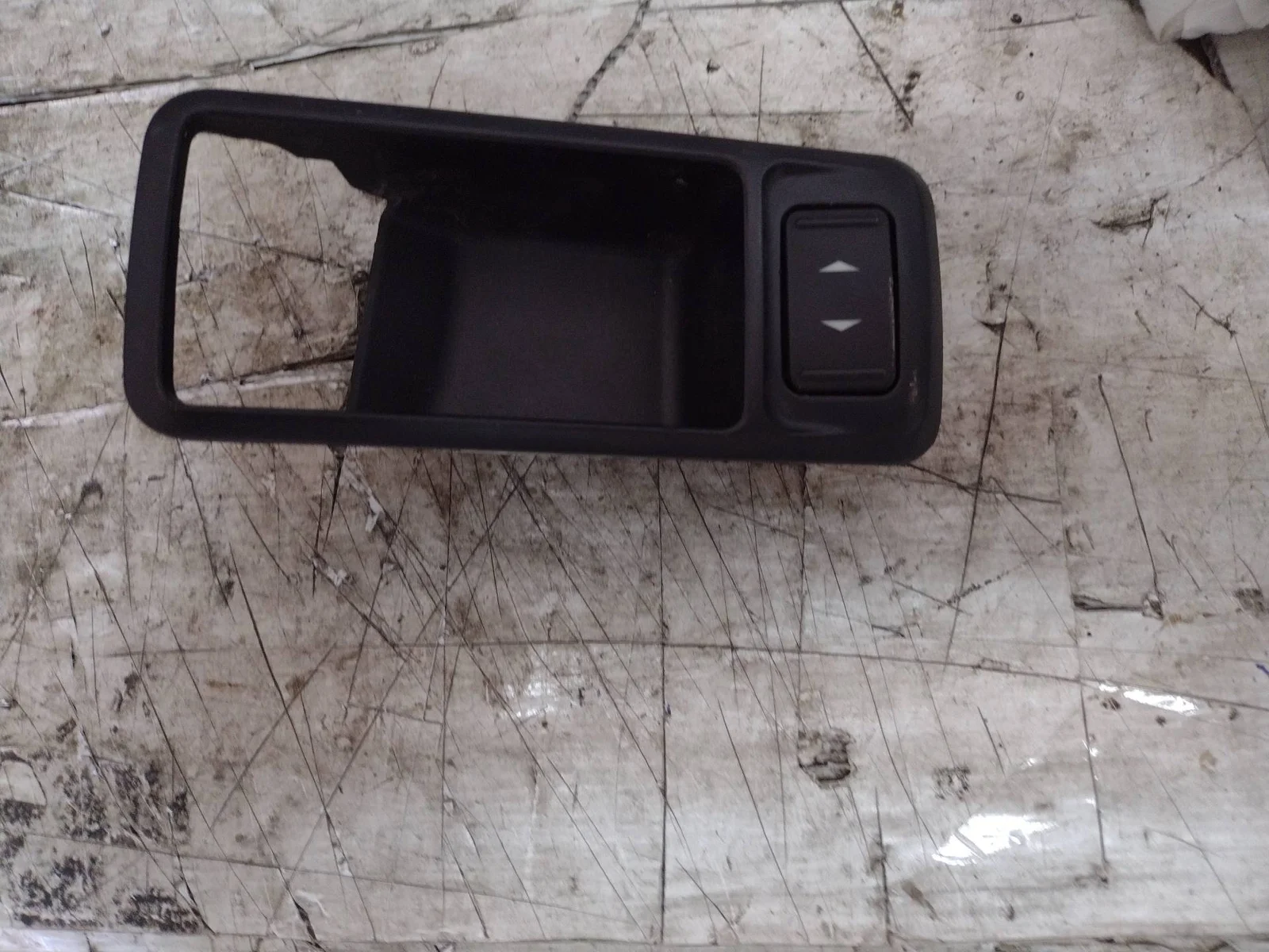 Foto de MANDO ELEVALUNAS DELANTERO DERECHO FORD FOCUS BERLINA (CB4) 1.6 16V CAT (101 CV / 74 KW) referencia 3M51226A36