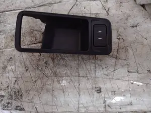 Foto de MANDO ELEVALUNAS DELANTERO DERECHO FORD FOCUS BERLINA (CB4) 1.6 16V CAT (101 CV / 74 KW) referencia 3M51226A36