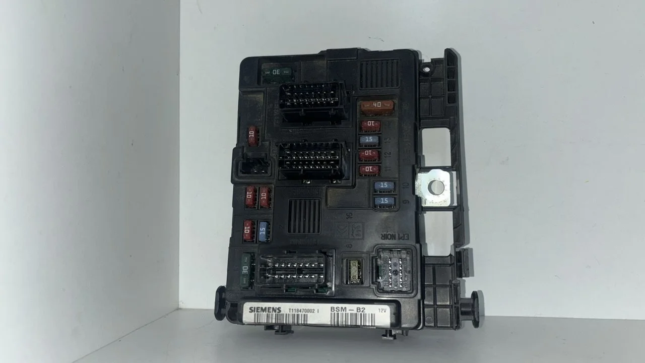 Foto de CAJA RELES / FUSIBLES PEUGEOT 206 referencia 9643498980
