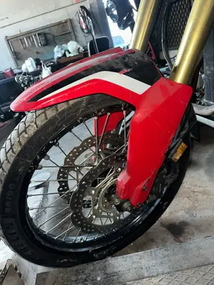 Foto de LLANTA DELANTERA HONDA CRF 1000L AFRICA TWIN 998 cm3 - 70 kW (95 CV / 70 KW) foto 2