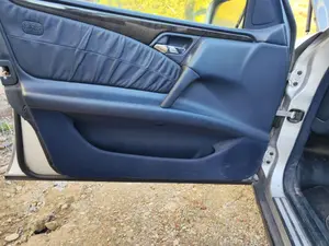 Foto de GUARNECIDO PUERTA DELANTERA IZQUIERDA MERCEDES-BENZ CLASE E (BM 210) BERLINA 3.0 Turbodiesel CAT (177 CV / 130 KW)