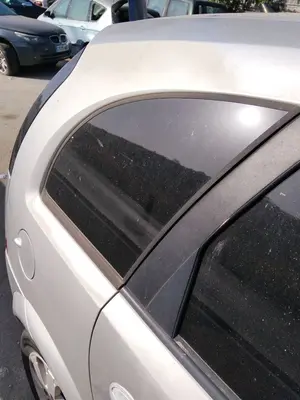 Foto de LUNA CUSTODIA TRASERA DERECHA OPEL MERIVA 1.7 16V CDTI (101 CV / 74 KW)