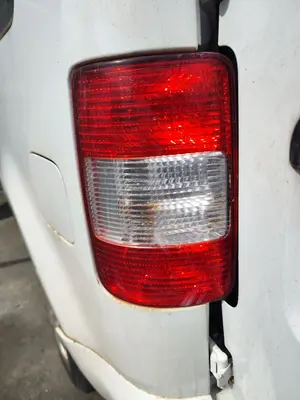 Foto de PILOTO TRASERO IZQUIERDO VOLKSWAGEN CADDY (2K)(02.2004) 1.9 TDI (BSU) (75 CV / 55 KW)