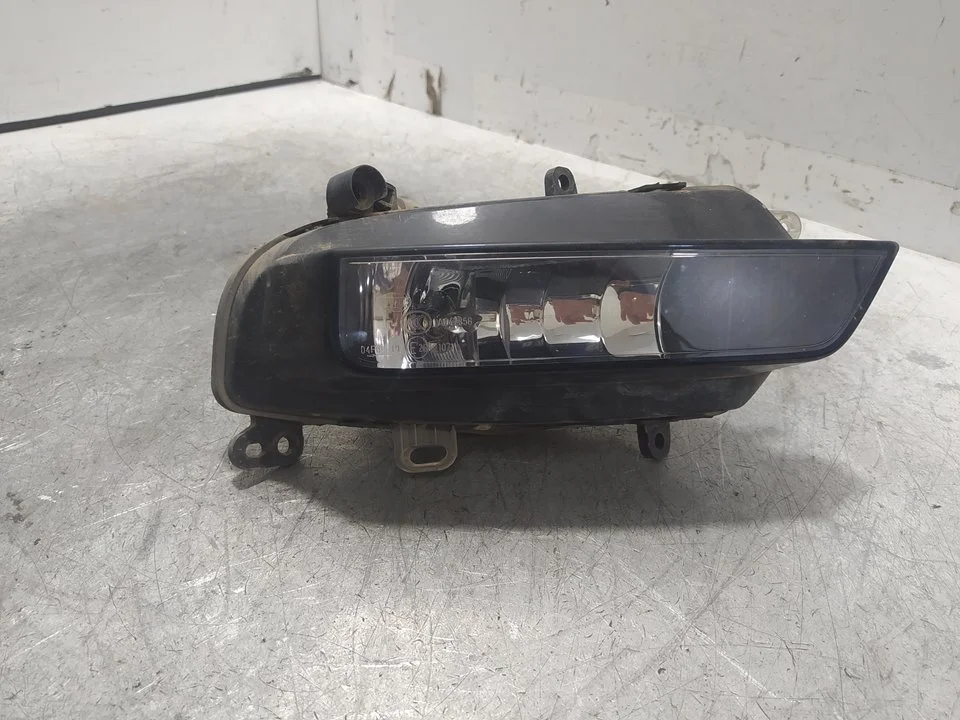 Foto de FARO ANTINIEBLA DERECHO AUDI A1 SPORTBACK (8XF) 1.6 TDI (116 CV / 85 KW) referencia 8XA941700