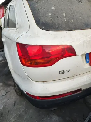 Foto de PILOTO TRASERO IZQUIERDO AUDI Q7 (4L) 3.0 V6 24V TDI (233 CV / 171 KW)