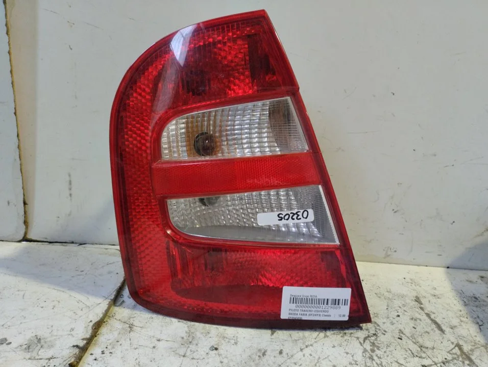 Foto de PILOTO TRASERO IZQUIERDO SKODA FABIA (6Y2/6Y3) 1.2 12V (64 CV / 47 KW) referencia 6Y6945095