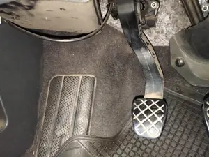Foto de PEDAL EMBRAGUE VOLKSWAGEN POLO IV (9N1)