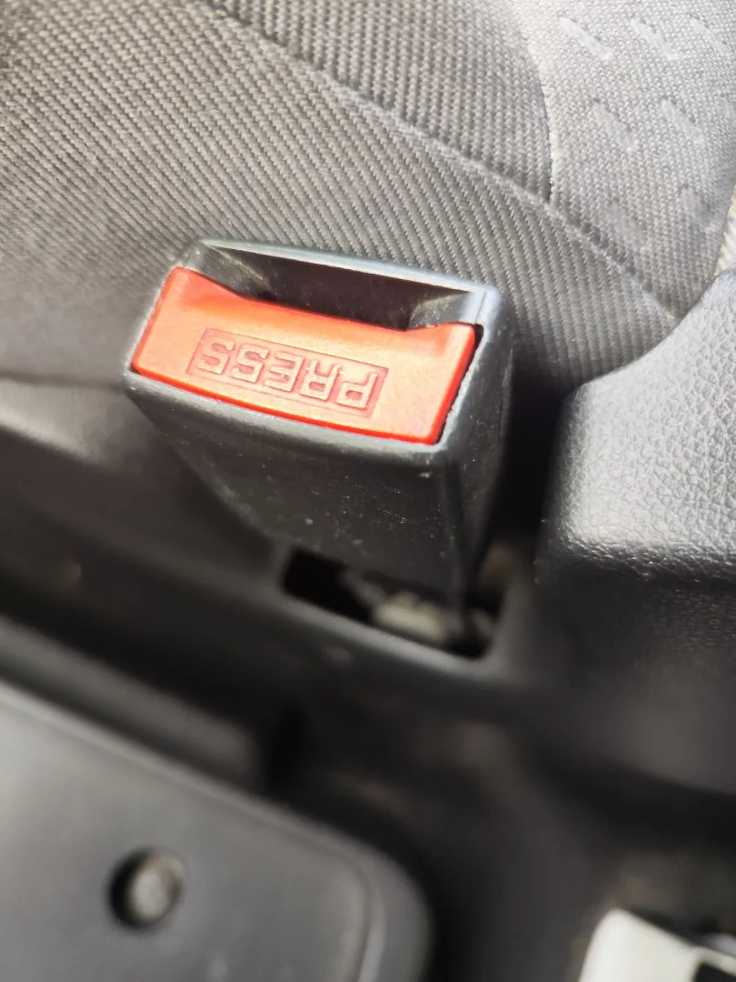 Foto de ENGANCHE CINTURON DELANTERO DERECHO CITROEN BERLINGO FURGÓN 1.6 16V HDi FAP (90 CV / 66 KW)