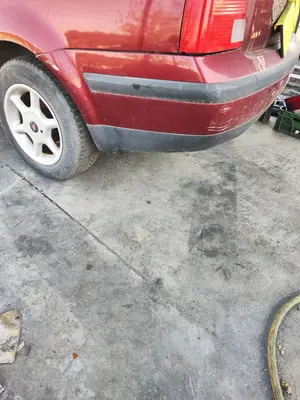 Foto de PARAGOLPES TRASERO VOLKSWAGEN PASSAT BERLINA (3B2) 1.9 TDI (116 CV / 85 KW) foto 2