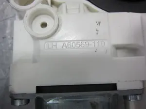 Foto de MOTOR ELEVALUNAS TRASERO IZQUIERDO PORSCHE CAYENNE (TIPO 92A) referencia 8K0959812A foto 5