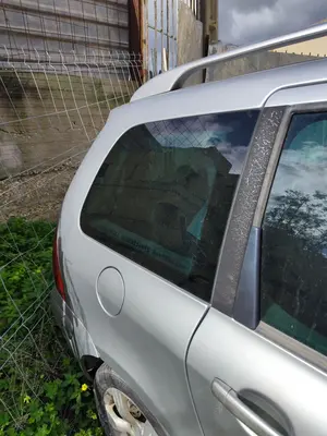 Foto de LUNA CUSTODIA TRASERA DERECHA PEUGEOT 307 BREAK/ SW (S2) 2.0 16V HDi FAP CAT (RHR / DW10BTED4) (136 CV / 100 KW)