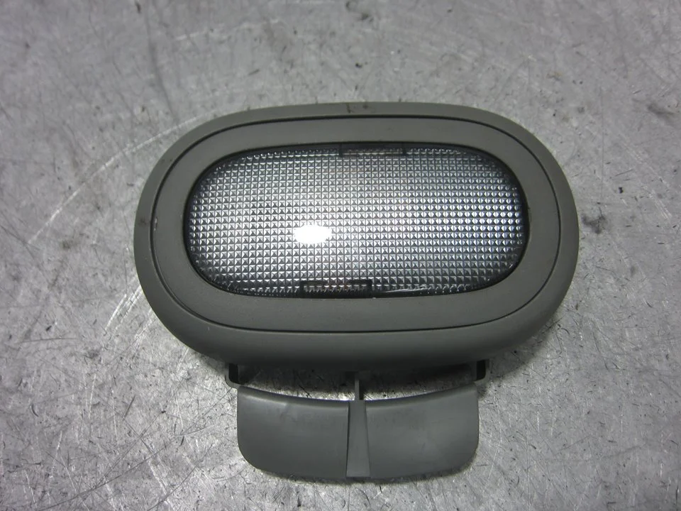 Foto de LUZ INTERIOR RENAULT CLIO II FASE II (B/CB0) 1.5 dCi Diesel (82 CV / 60 KW) referencia 8200447547