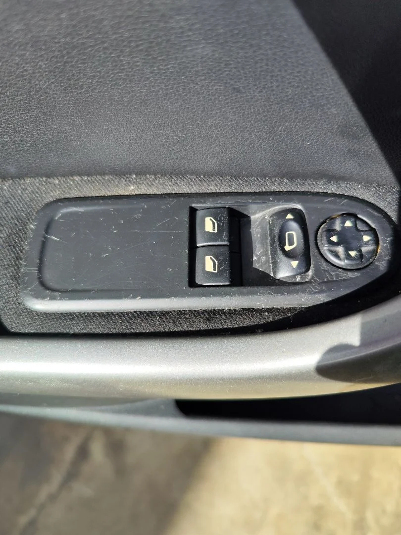 Foto de MANDO ELEVALUNAS DELANTERO IZQUIERDO PEUGEOT 308 1.6 16V (120 CV / 88 KW)