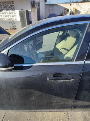 Foto de LUNA DELANTERA IZQUIERDA JAGUAR XE 2.0  Turbo CAT (200 CV / 147 KW)