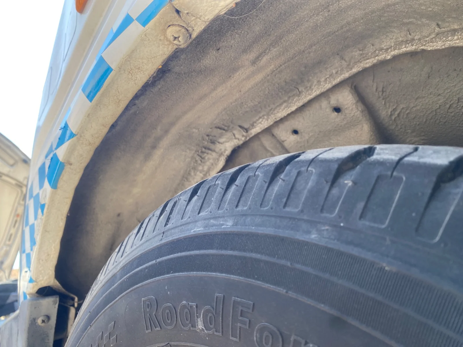 Foto de PASO RUEDA DELANTERO IZQUIERDO VOLKSWAGEN LT FURGÓN/COMBI 2.5 TDI (109 CV / 80 KW)