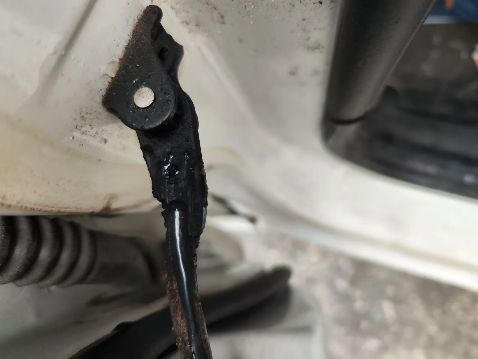 Foto de RETENEDOR PUERTA FORD FOCUS BERLINA (CAP) 1.6 TDCi CAT (90 CV / 66 KW)