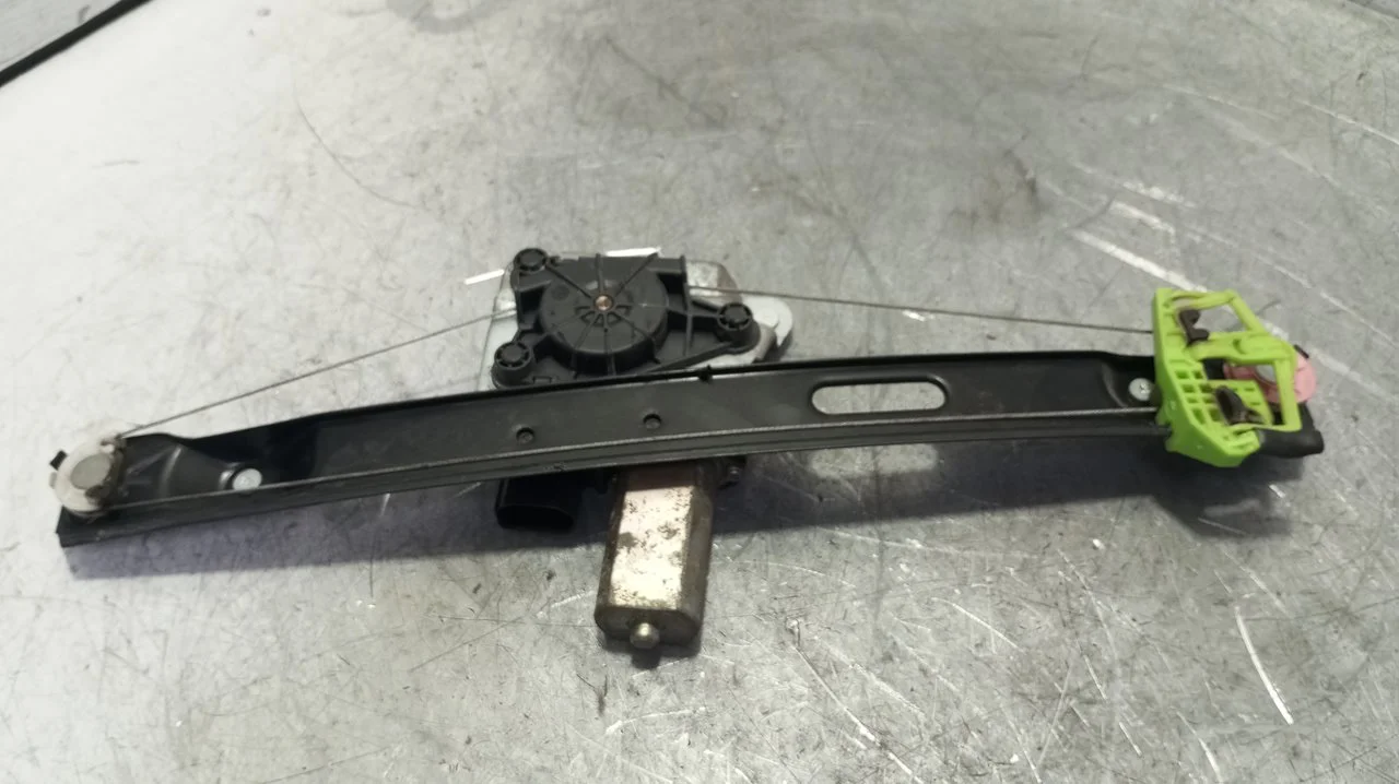Foto de ELEVALUNAS TRASERO IZQUIERDO BMW SERIE 3 BERLINA (E90) 2.0 16V Diesel (163 CV / 120 KW) referencia 51357140589