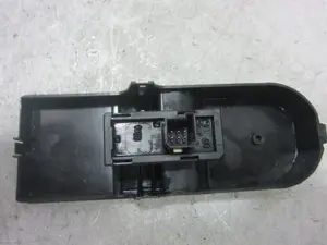 Foto de MANDO ELEVALUNAS DELANTERO DERECHO OPEL ASTRA H BERLINA 1.7 16V CDTI (101 CV / 74 KW) referencia 93162821 foto 4