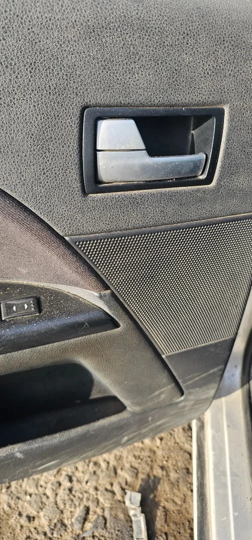 Foto de MANETA INTERIOR TRASERA IZQUIERDA FORD MONDEO BERLINA (GE) 2.0 16V DI TD CAT (116 CV / 85 KW) referencia 1143345