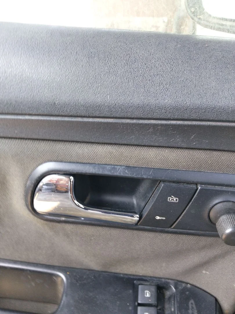 Foto de MANETA INTERIOR DELANTERA IZQUIERDA SEAT CORDOBA BERLINA (6L2) 1.9 SDI (64 CV / 47 KW) referencia 6L0837113H FKZ