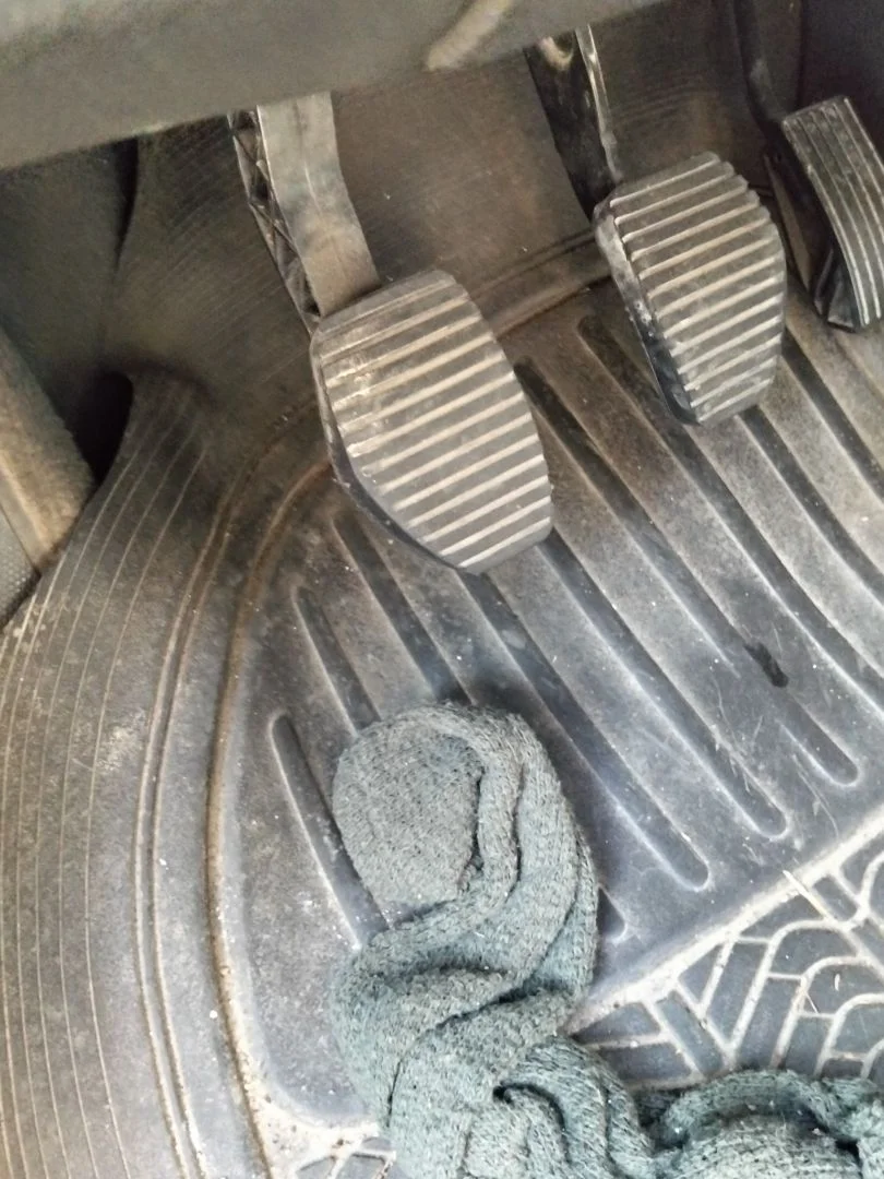 Foto de PEDAL EMBRAGUE PEUGEOT 407 1.6 HDi FAP CAT (9HZ / DV6TED4) (109 CV / 80 KW)