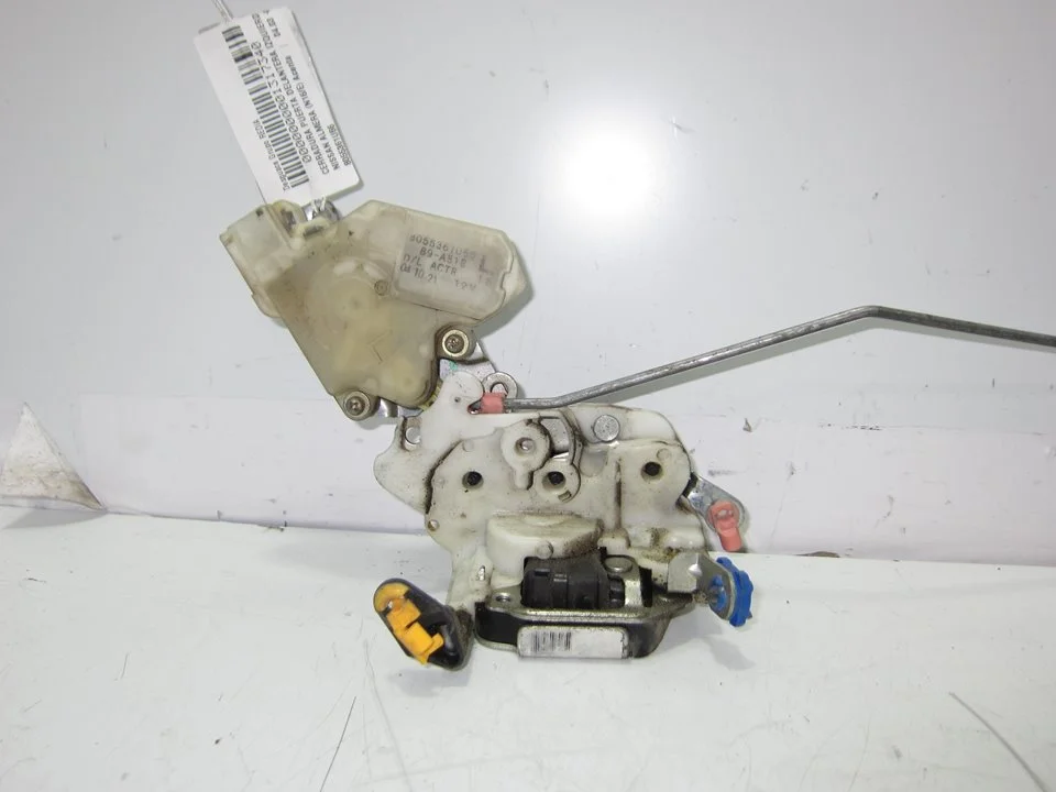 Foto de CERRADURA PUERTA DELANTERA IZQUIERDA NISSAN ALMERA (N16/E) 1.8 16V CAT (116 CV / 85 KW) referencia 8055361U66