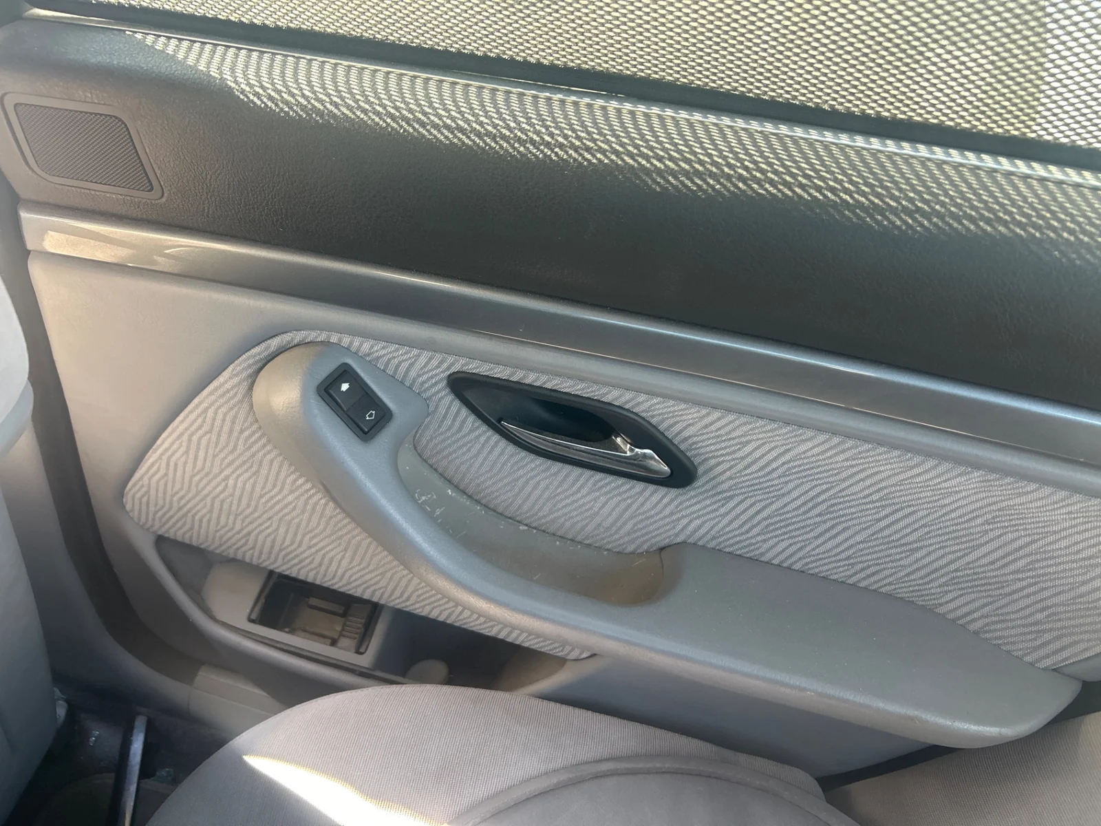 Foto de MANDO ELEVALUNAS TRASERO DERECHO BMW SERIE 5 TOURING (E39) 2.0 24V (150 CV / 110 KW)