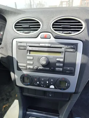 Foto de SISTEMA AUDIO / RADIO CD FORD FOCUS BERLINA (CAP) 1.6 TDCi CAT (90 CV / 66 KW)