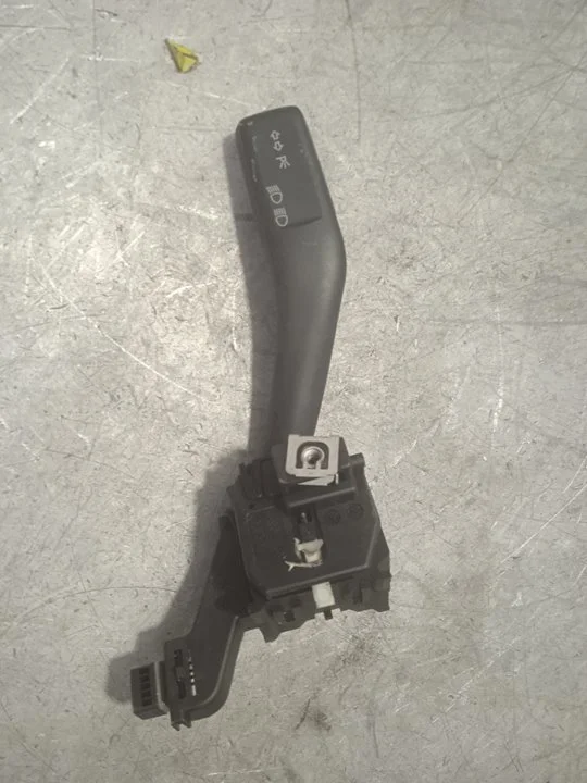 Foto de MANDO INTERMITENTES VOLKSWAGEN GOLF V (1K1)(10.2003) 1.9 TDI (90 CV / 66 KW) referencia 1K0953513