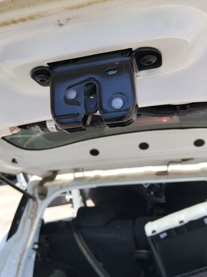 Foto de CERRADURA MALETERO / PORTON NISSAN MICRA (K14) 1.0 12V CAT (71 CV / 52 KW)